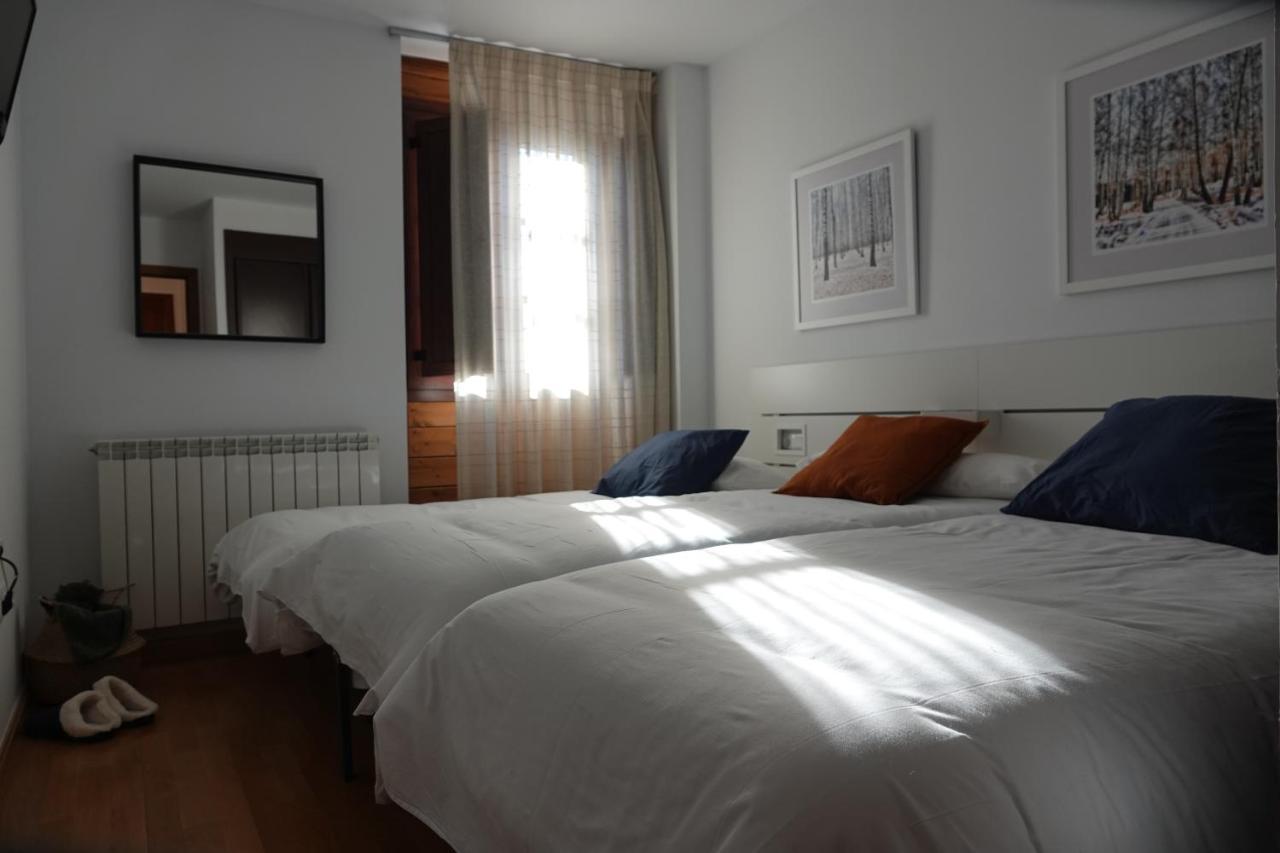Stone Garaje Cubierto Y Trastero Pirineos360 Apartment ฟอร์มีกัล ภายนอก รูปภาพ