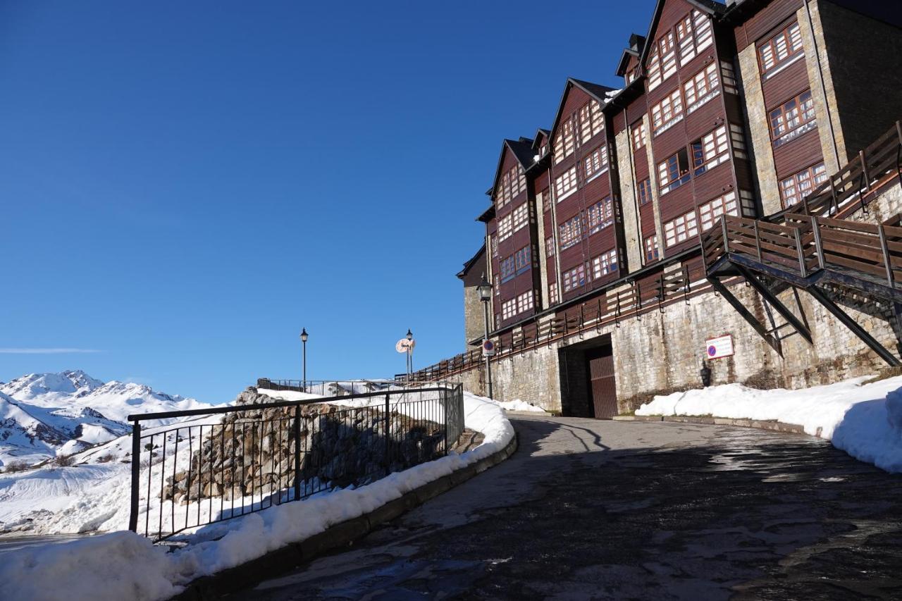Stone Garaje Cubierto Y Trastero Pirineos360 Apartment ฟอร์มีกัล ภายนอก รูปภาพ